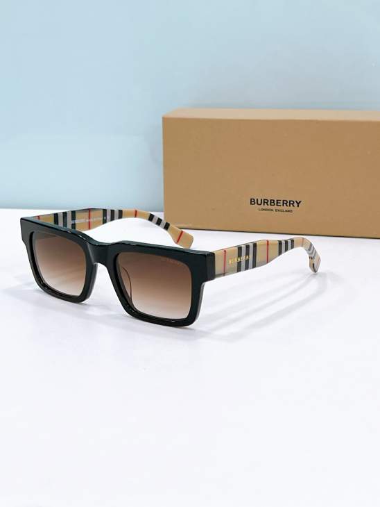 Picture of Burberry Sunglasses _SKUfw80537433fw